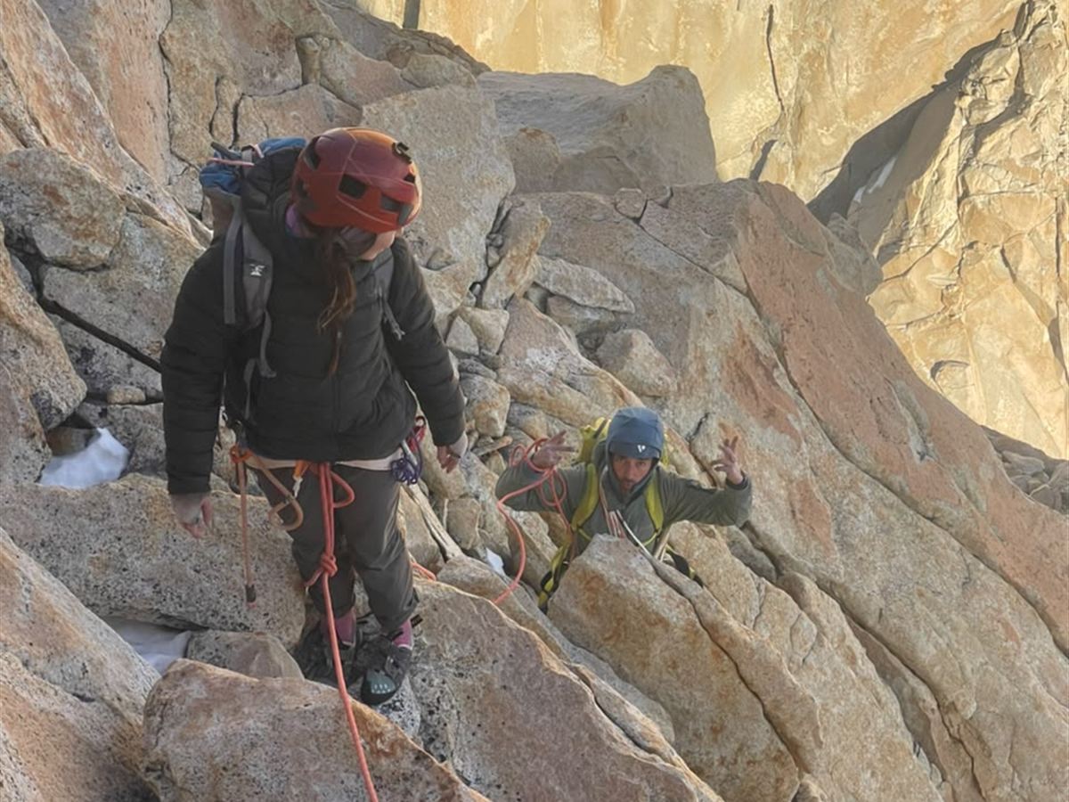 Cordada guiada en la aproximación a la Torre Norte del Paine, vía Monzino